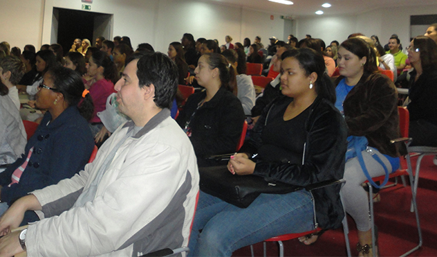 Temática do racismo é levada pela Câmara à Faculdade Estácio de Sá (28/04/2014 00:00:00)