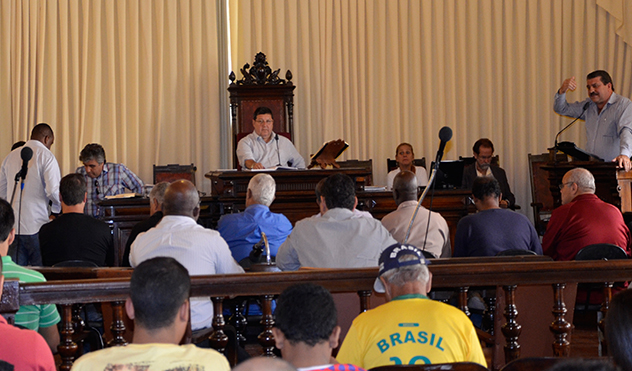 Câmara e escolas de samba aprovam antecipação do Carnaval (29/04/2014 00:00:00)