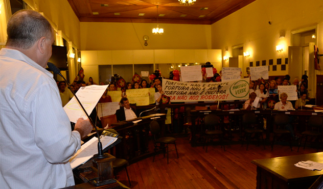 Aprovado projeto que acaba com rodeios no município (26/05/2014 00:00:00)