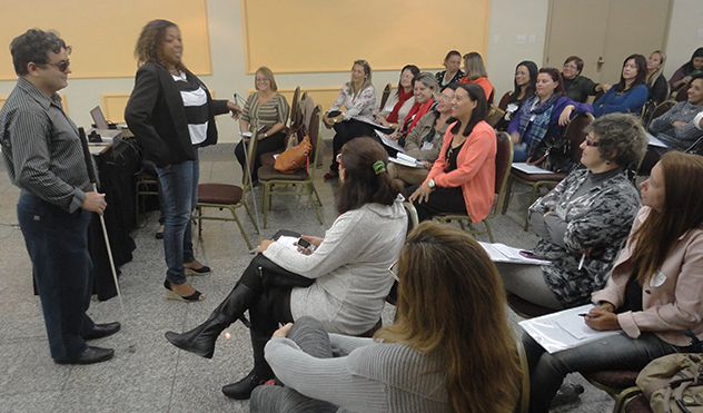 Projeto da Câmara Municipal ministra Oficina Vivenciando a Deficiência (05/06/2014 00:00:00)