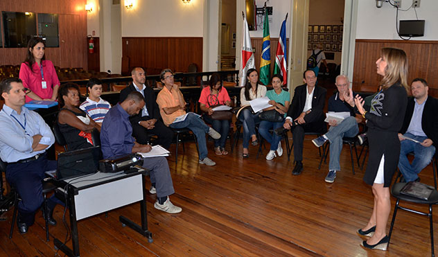 Equipes passam por treinamento (14/11/2014 00:00:00)