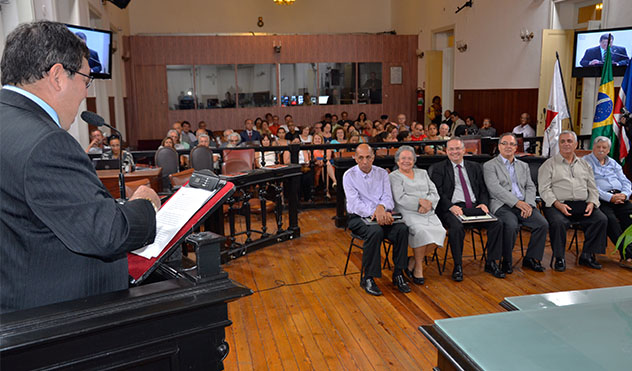 Câmara faz história ao restituir mandato dos cassados (10/12/2014 00:00:00)