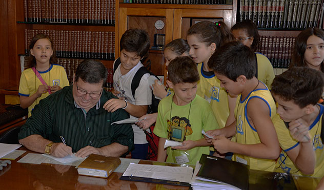 Câmara recebe alunos do Recanto dos Amiguinhos (11/12/2014 00:00:00)