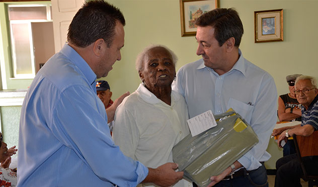 Campanha de Natal termina nesta quinta com entrega para idosos da população de rua (17/12/2014 00:00:00)
