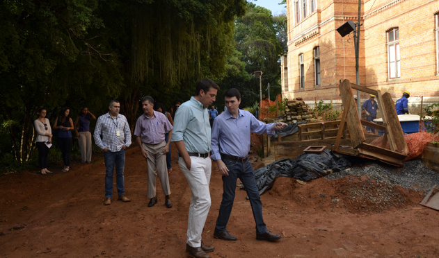 Vereadores conferem obras de restauração do Museu Mariano Procópio (07/01/2015 00:00:00)