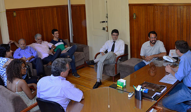 Membros da Câmara Municipal de Ubá conhecem as atividades do CAC (14/01/2015 00:00:00)