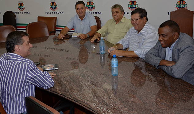 Vereadores buscam informações sobre processo licitatório no transporte coletivo (06/02/2015 00:00:00)