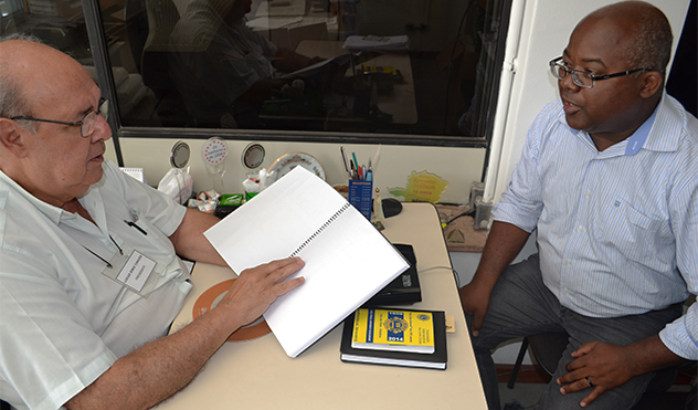 Ação inédita: Jucelio entrega informativo em braile na Associação dos Cegos (25/02/2015 00:00:00)