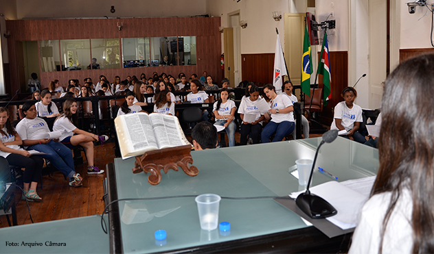 Escolas se reúnem para discutir temas da Câmara Mirim (03/03/2015 00:00:00)