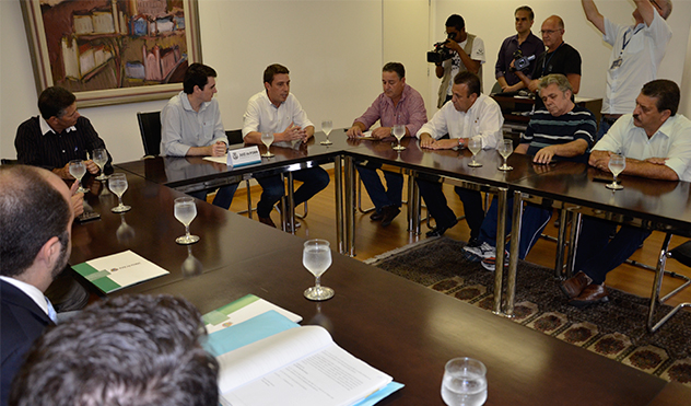 Comissão de Telefonia entrega anteprojeto à Prefeitura (01/04/2015 00:00:00)