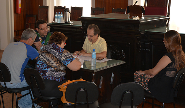 Greve na rede municipal muda calendário da Câmara Mirim (14/04/2015 00:00:00)