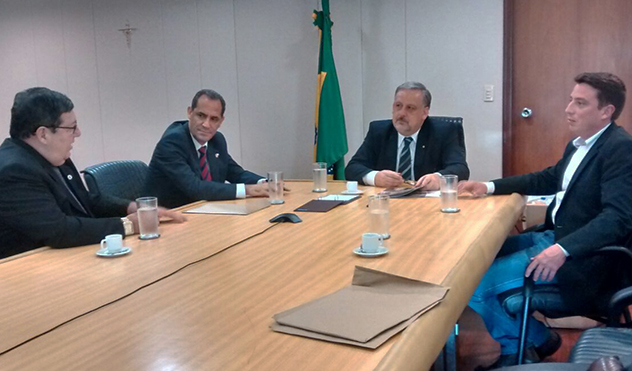 Ministro garante agilidade na liberação de canal aberto para TV Câmara (15/04/2015 00:00:00)