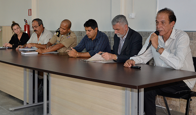 Comissão de Segurança coordena reunião com moradores e comerciantes do Bairro Santa Helena (17/04/2015 00:00:00)