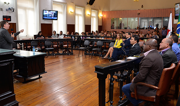 Sociedade desconhece os prós e contras da Reforma Política em debate no país (15/05/2015 00:00:00)