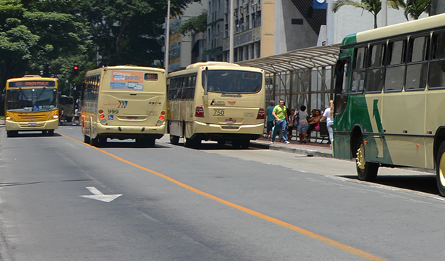 Audiência pública - Secretário divulga novo valor da passagem de ônibus (12/06/2015 00:00:00)