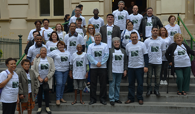 Comissão de idosos se concentra em frente a Câmara Municipal (17/06/2015 00:00:00)