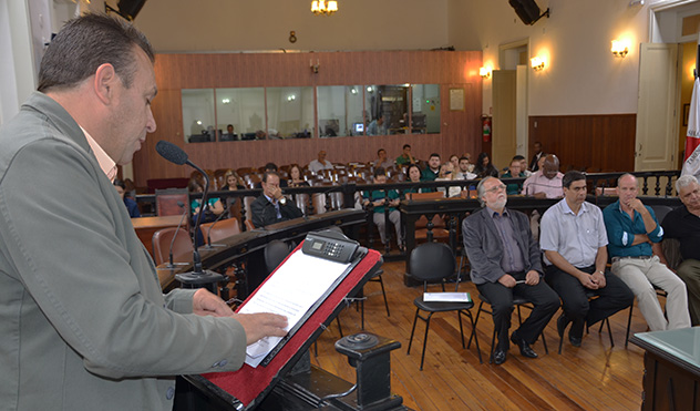 Área para embarque e desembarque de pacientes de consórcios intermunicipais é discutido em audiência pública (24/06/2015 00:00:00)