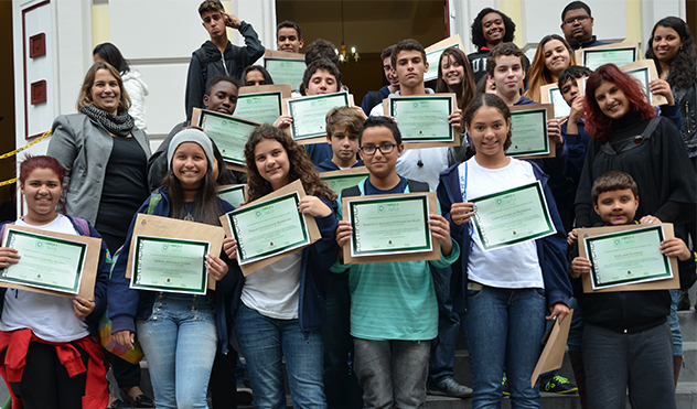 Conheça a Câmara - Alunos do João XXIII colocam em  prática teorias abordadas em sala de aula (07/07/2015 00:00:00)