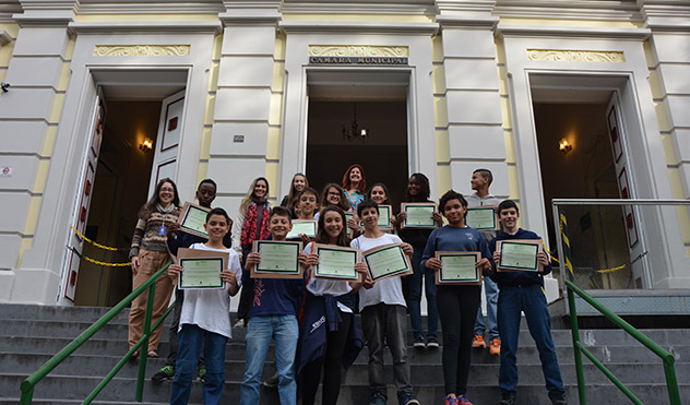 Alunos do Colégio João XXIII conhecem o poder Legislativo (09/07/2015 00:00:00)