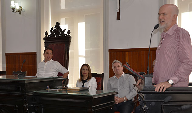 José Laerte é empossado (31/07/2015 00:00:00)