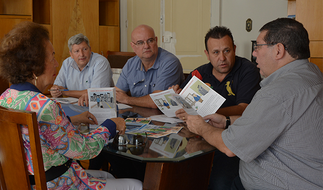 Comissão prepara idoso para enfrentar desafios urbanos (04/08/2015 00:00:00)