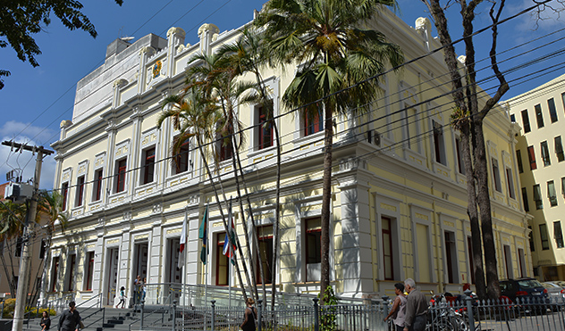 Câmara acompanha denúncias de sucateamento na Empav (18/08/2015 00:00:00)