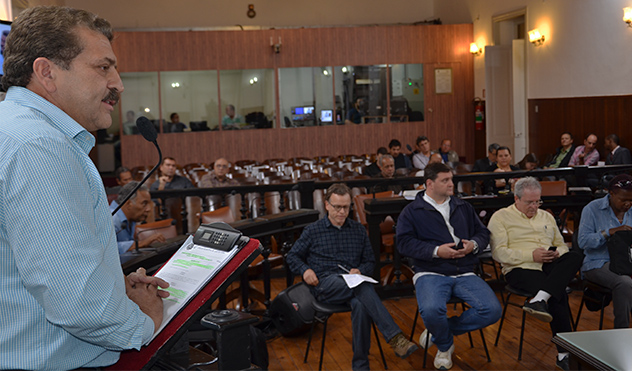 Audiência Pública discute destino dos resíduos da construção civil (25/08/2015 00:00:00)