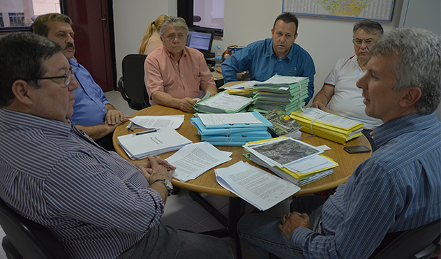 Comissão se reúne com Promotoria do Meio Ambiente e avança na busca da eletrificação rural (04/09/2015 00:00:00)