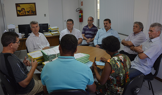 Comissão de Eletrificação e moradores do Ribeirão do Carmo se reúnem com Promotor do Meio Ambiente (22/09/2015 00:00:00)