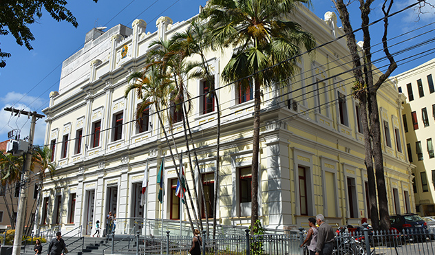 Câmara aprova mensagem que aumenta competitividade econômica do município (23/09/2015 00:00:00)