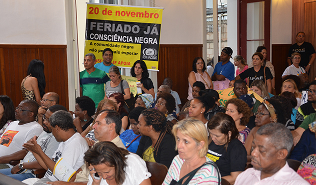 Câmara aprova feriado de 20 de novembro em primeira discussão (18/11/2015 00:00:00)