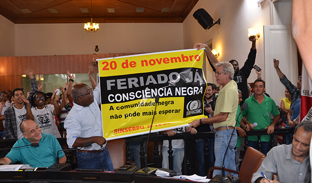 Feriado de 20 de novembro aprovado em segunda discussão (19/11/2015 00:00:00)