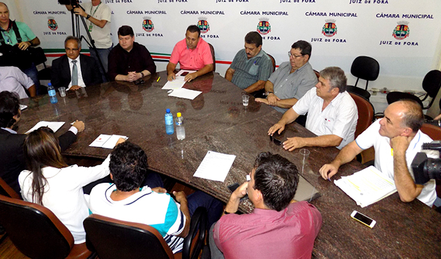 Comissão de Telefonia cobra plano de investimentos das operadoras de celular (14/12/2015 00:00:00)