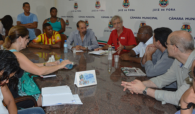 Câmara acompanha situação dos moradores abrigados no Cesporte (16/12/2015 00:00:00)