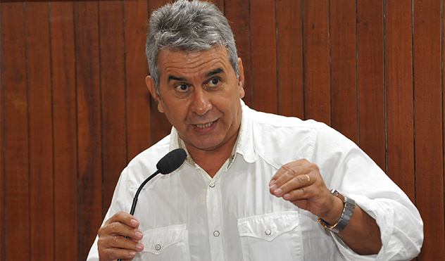 Vereador Antônio Aguiar comemora conquista de verbas para Curumim da Vila Olavo Costa, UFJF e Ascomcer (11/01/2016 00:00:00)