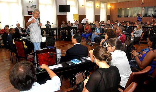 Desabrigados fazem acordo e deixam o Cesporte na terça (21/01/2016 00:00:00)