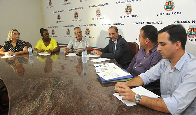 Léo de Oliveira anuncia apoio a projeto de socialização (25/01/2016 00:00:00)