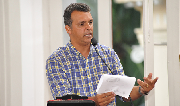 Câmara derruba veto ao projeto que determina  divulgação do cardápio escolar com antecedência (19/02/2016 00:00:00)