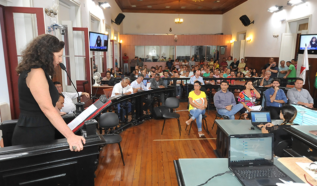 Convocada, secretária de Saúde presta esclarecimentos na Câmara (23/02/2016 00:00:00)