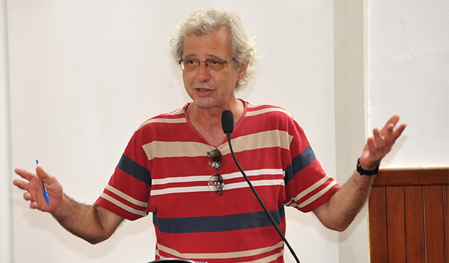 Destruição do teto do Cine Excelsior é denunciada (25/02/2016 00:00:00)