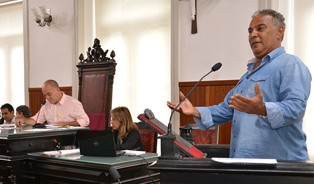 Vereador cobra respostas sobre denúncias  de irregularidades na Empav (04/03/2016 00:00:00)