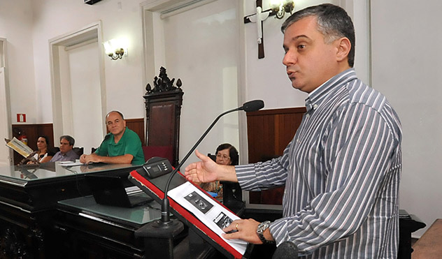 Secretário anuncia aumento de 10,58% na tarifa de táxi (15/03/2016 00:00:00)