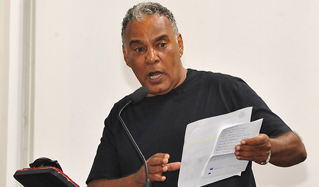 Vereador alerta para excesso de carga nos caminhões do Demlurb (23/03/2016 00:00:00)