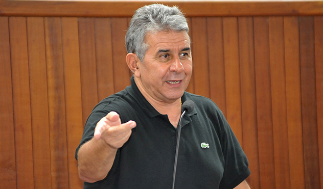 Vereador alerta para ingerência na gestão pública e corte de direitos trabalhistas (01/04/2016 00:00:00)