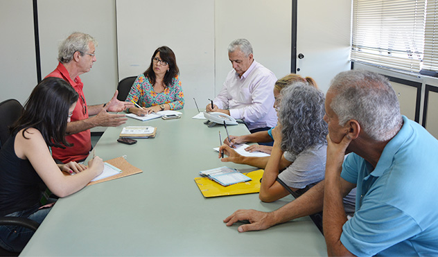 Comissão especial dos coletores de lixo reciclável se reúne com representantes da prefeitura (07/04/2016 00:00:00)