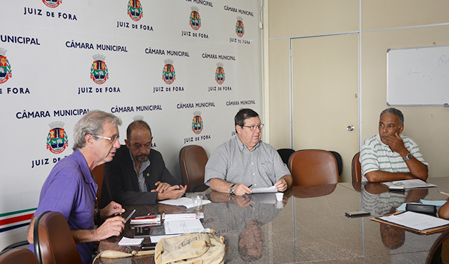 Comissão especial do Demlurb analisa denúncias (13/04/2016 00:00:00)