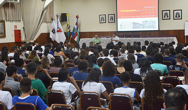 1º Encontro Regional do Parlamento Jovem reúne escolas da Zona da Mata (27/04/2016 00:00:00)
