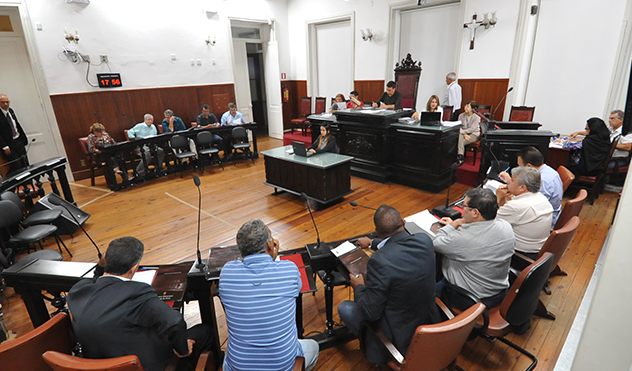 Secretários serão chamados para esclarecer reposição salarial (19/05/2016 00:00:00)