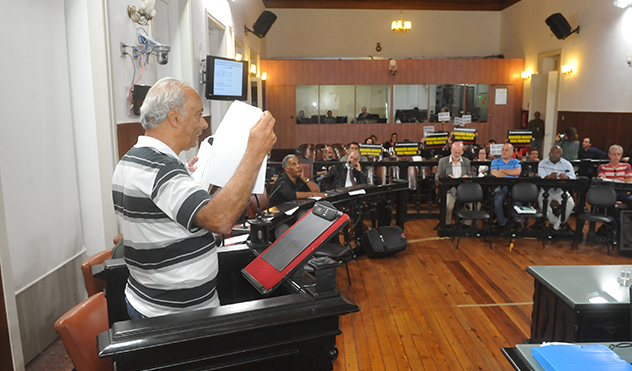 Sindicatos voltam a cobrar recomposição salarial (01/06/2016 00:00:00)