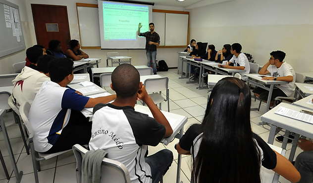 Grupos de trabalho do Parlamento Jovem buscam melhoria para mobilidade urbana (01/06/2016 00:00:00)